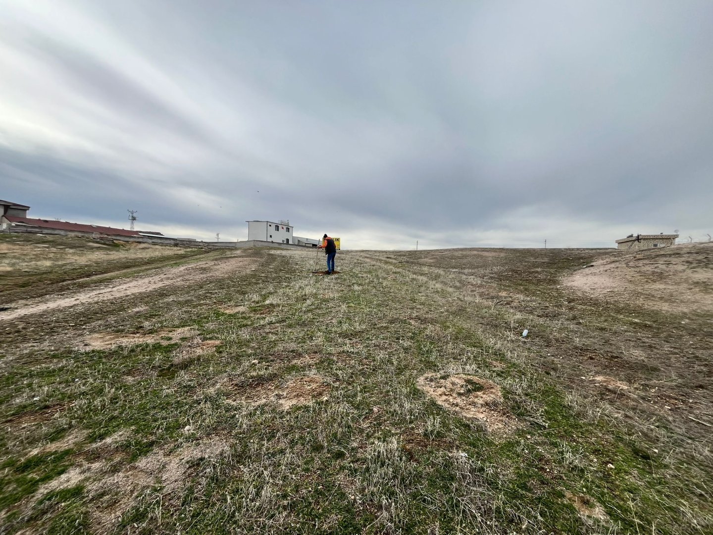 ÇAT İSTİKLALDE SATILIK TARLA.