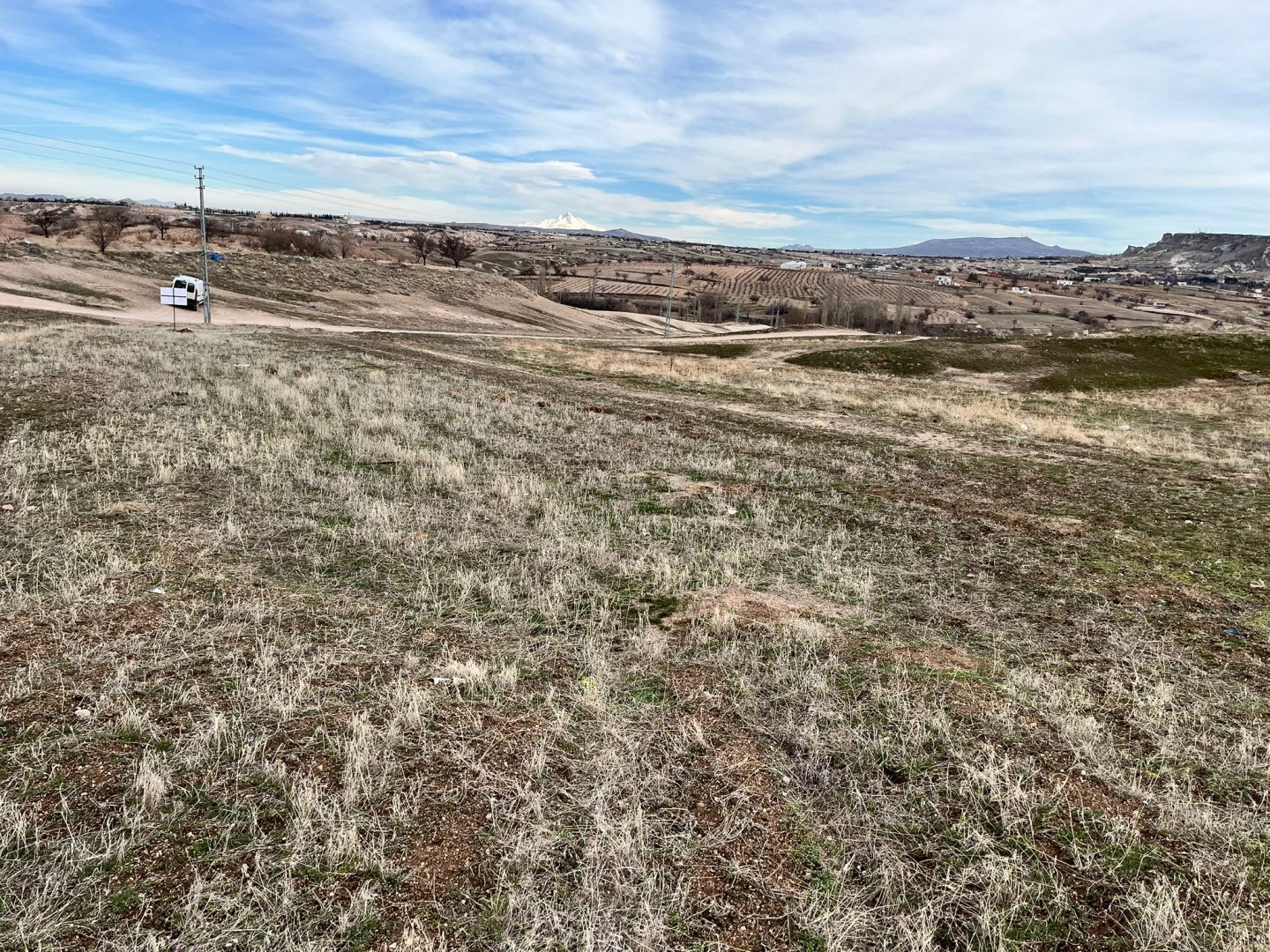 ÇAT İSTİKLALDE SATILIK TARLA.