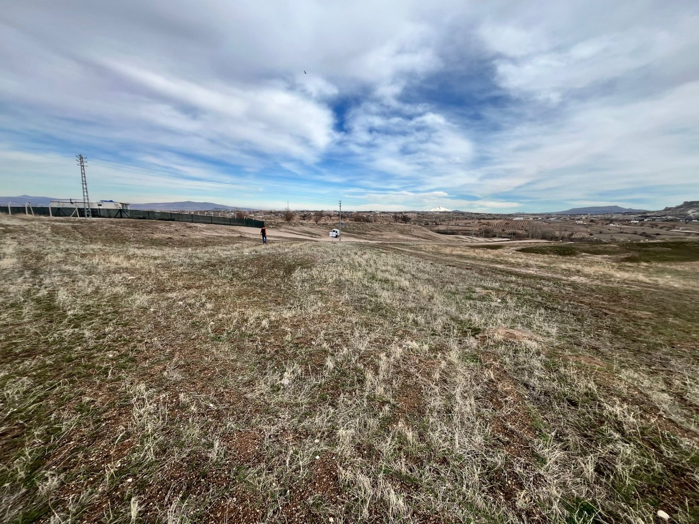 ÇAT İSTİKLALDE SATILIK TARLA.