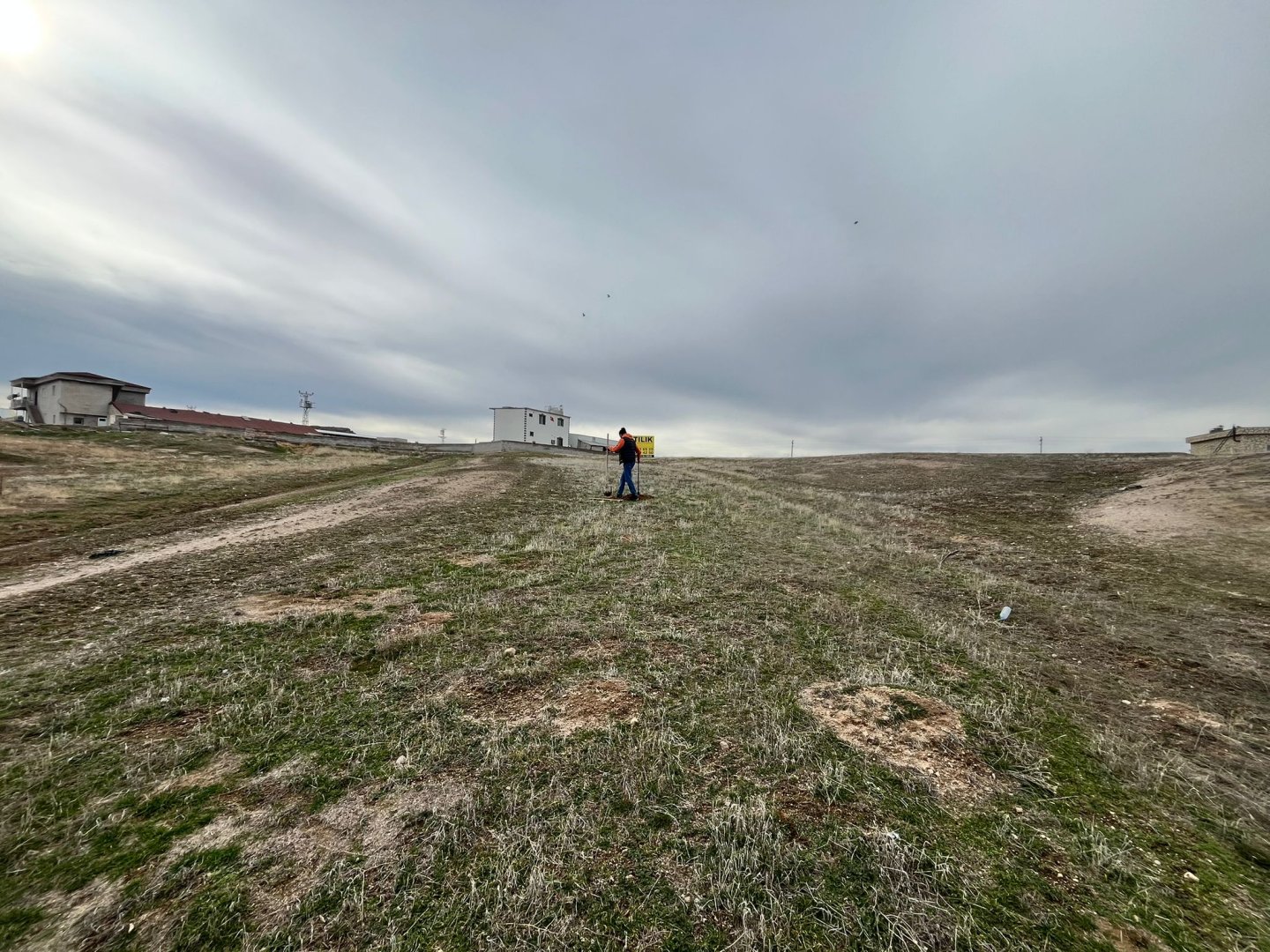 ÇAT İSTİKLALDE SATILIK TARLA.