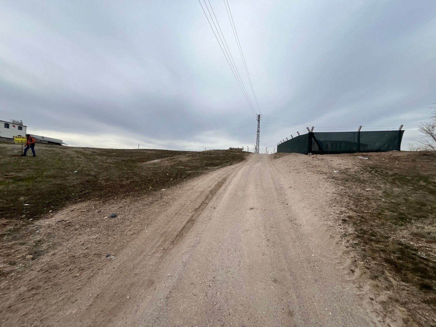 ÇAT İSTİKLALDE SATILIK TARLA.