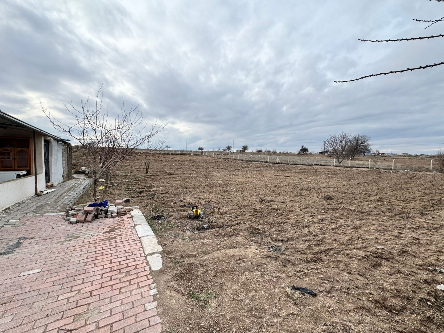 SULUSARAYDA SATILIK TARLA VE BAĞ EVİ