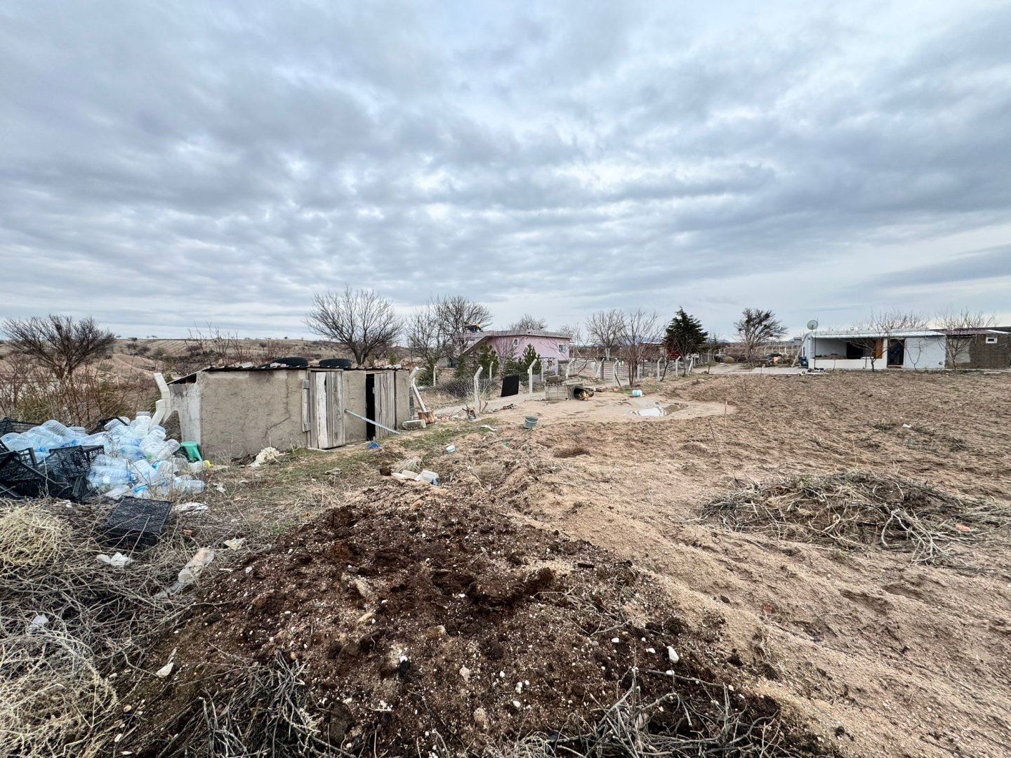 SULUSARAYDA SATILIK TARLA VE BAĞ EVİ