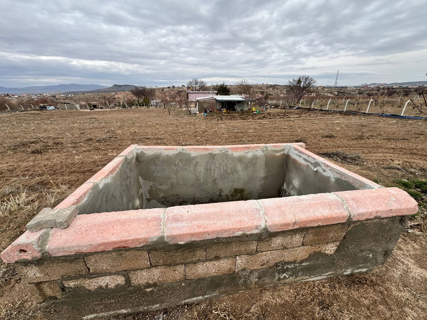 SULUSARAYDA SATILIK TARLA VE BAĞ EVİ