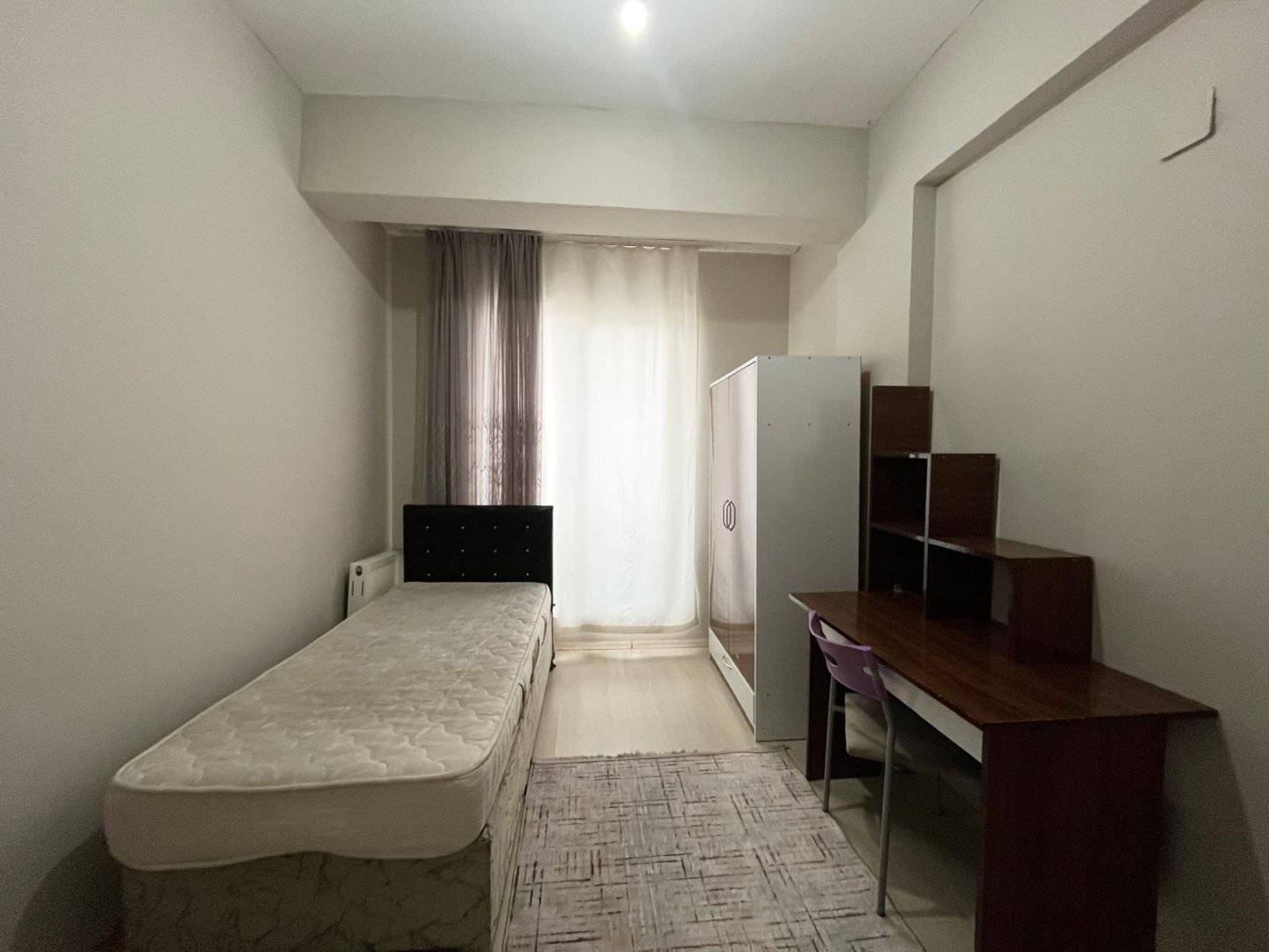 ÜNİVERSİTE BÖLGESİNDE KOMPLE SATILIK APART.