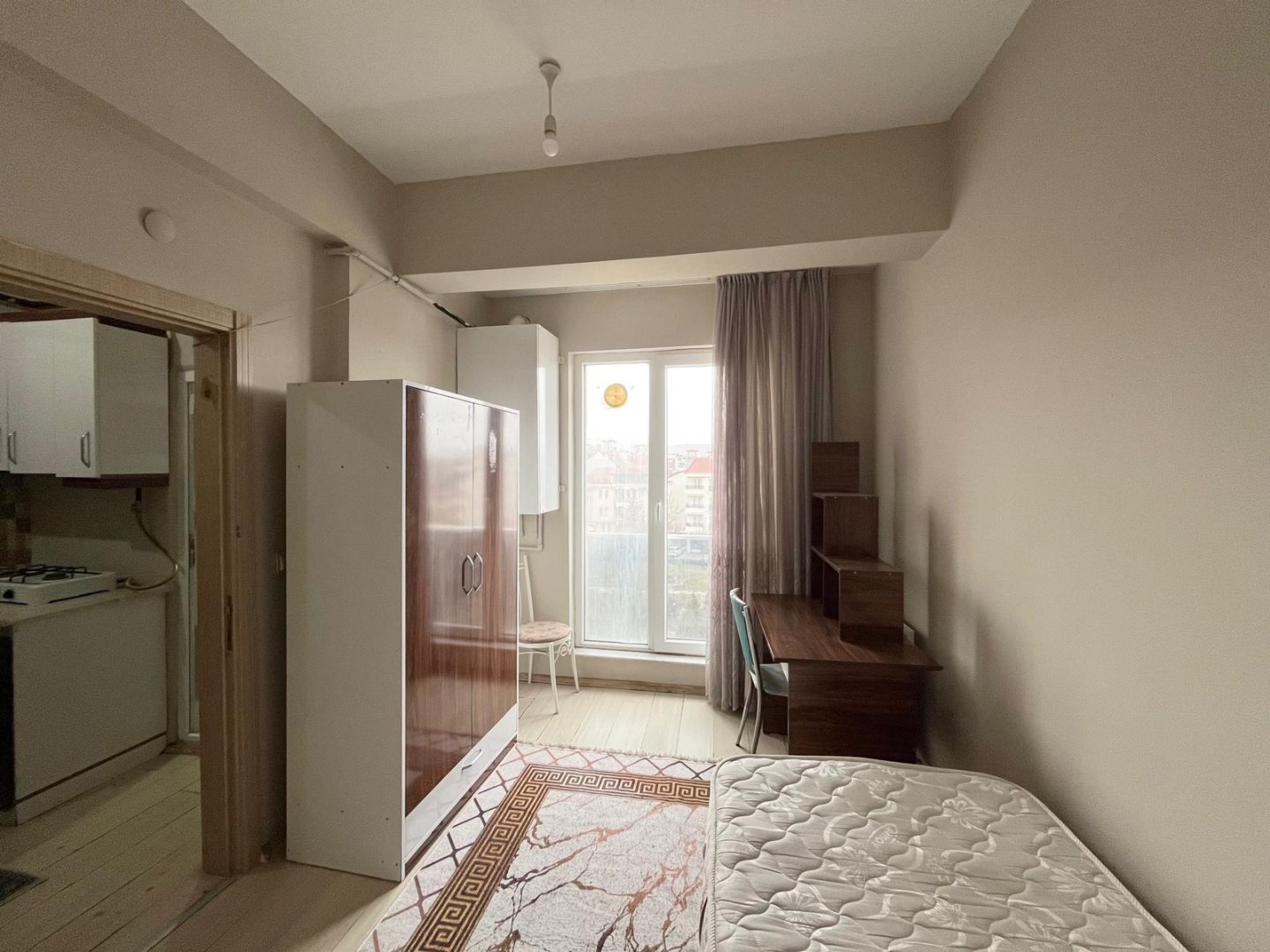 ÜNİVERSİTE BÖLGESİNDE KOMPLE SATILIK APART.