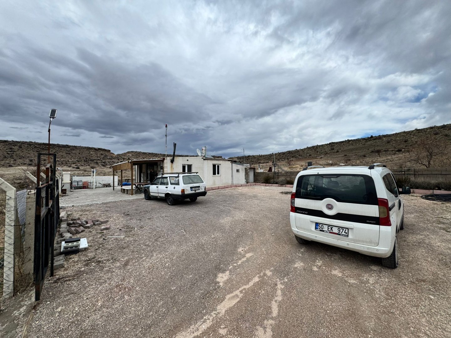 ÇATDA SATILIK BAĞ.