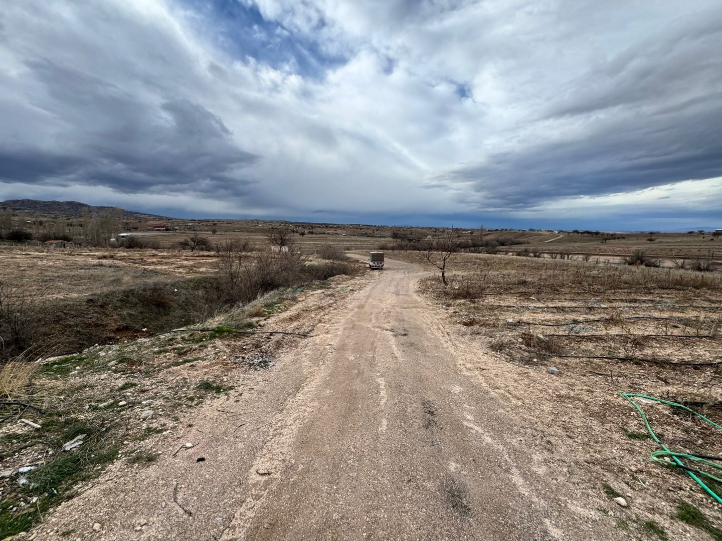 ÇATDA SATILIK BAĞ.