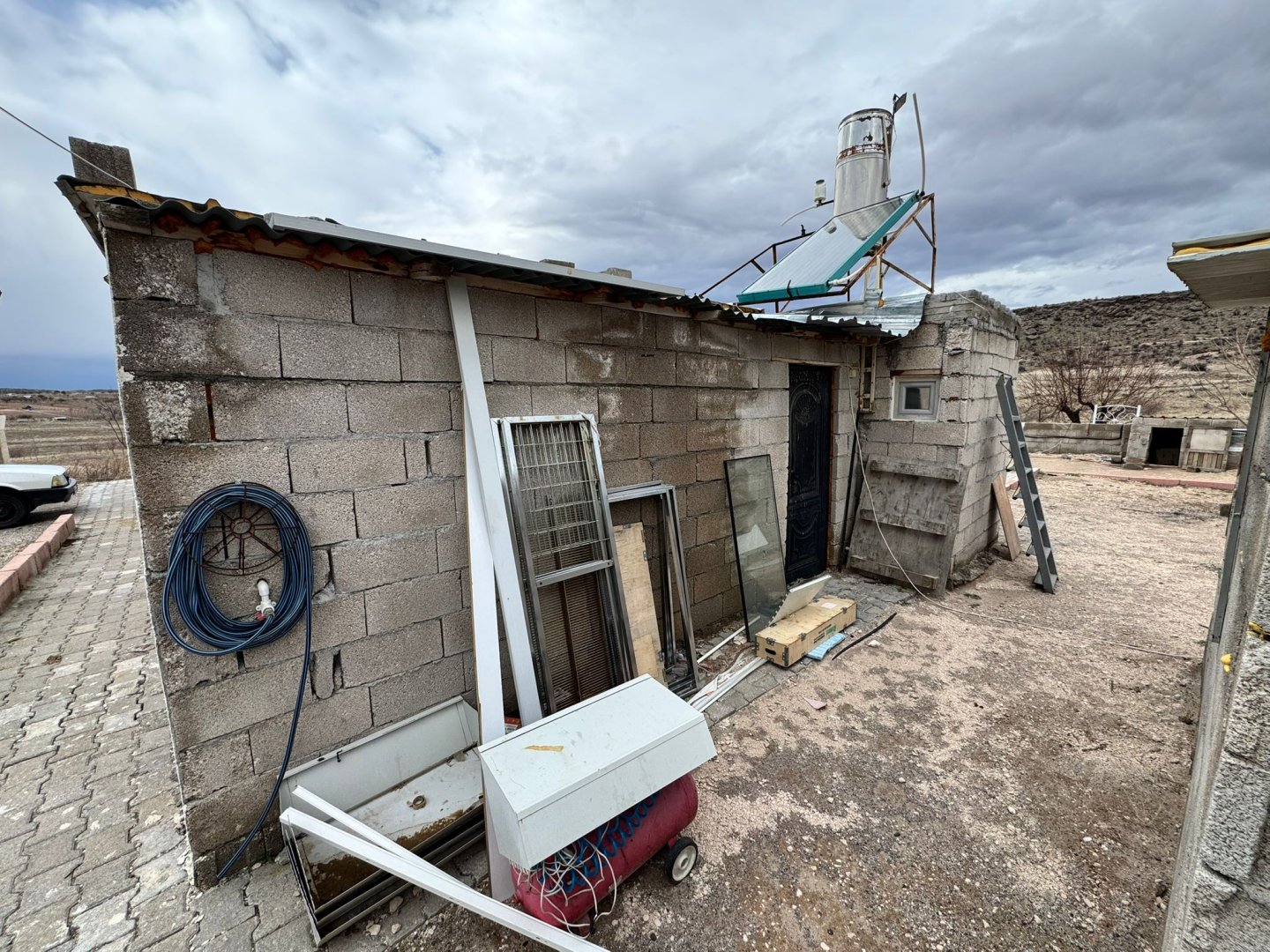 ÇATDA SATILIK BAĞ.