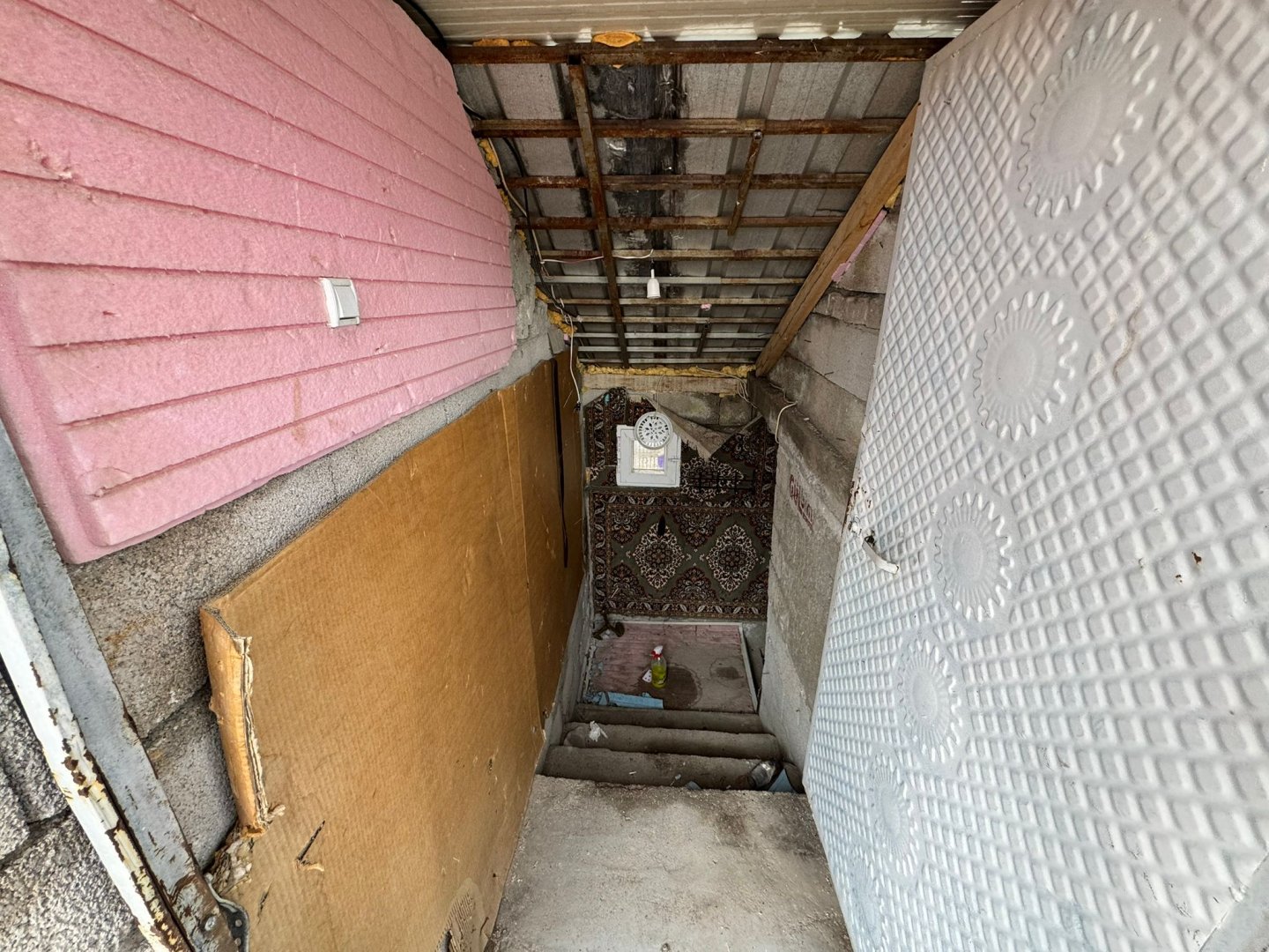 ÇATDA SATILIK BAĞ.