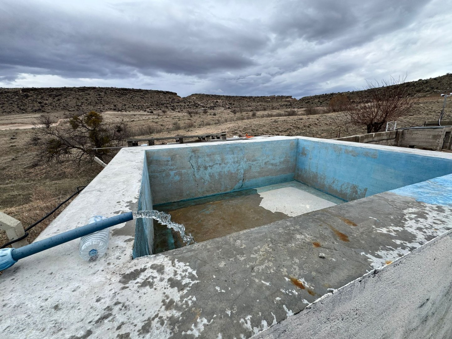ÇATDA SATILIK BAĞ.