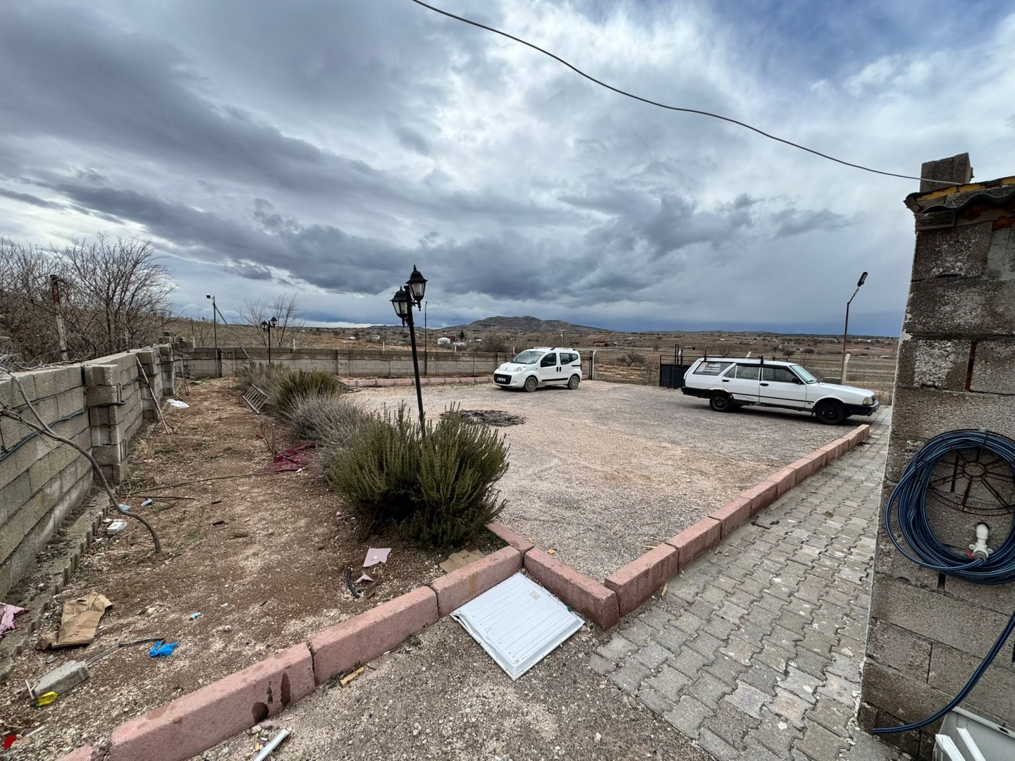 ÇATDA SATILIK BAĞ.