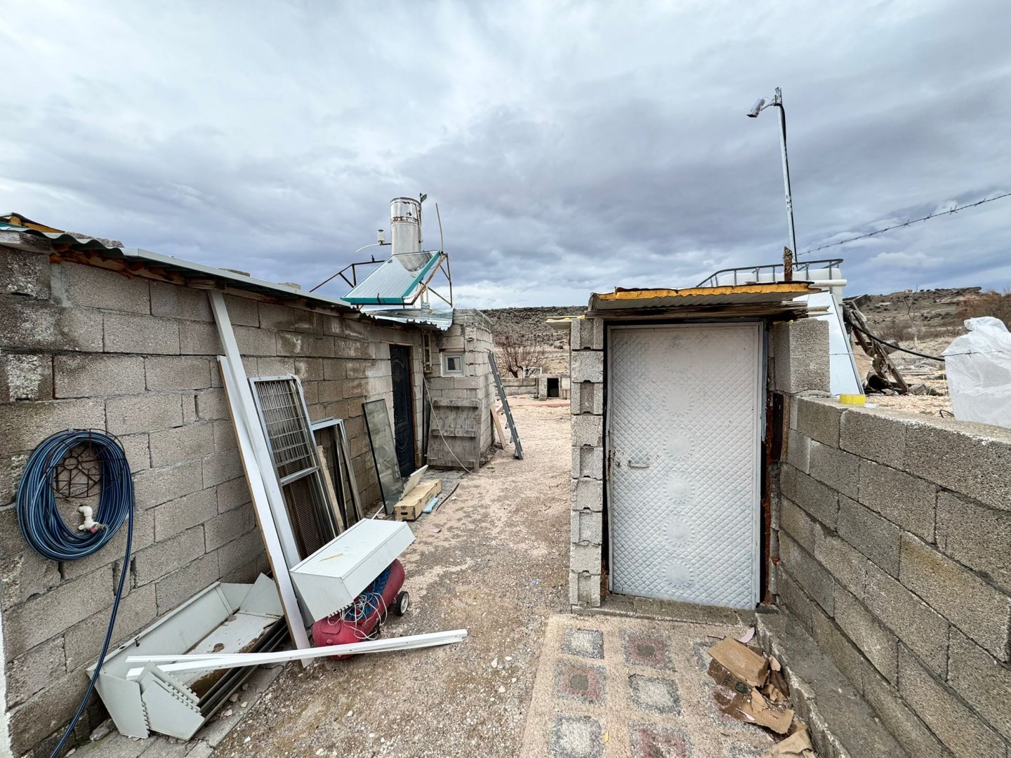 ÇATDA SATILIK BAĞ.