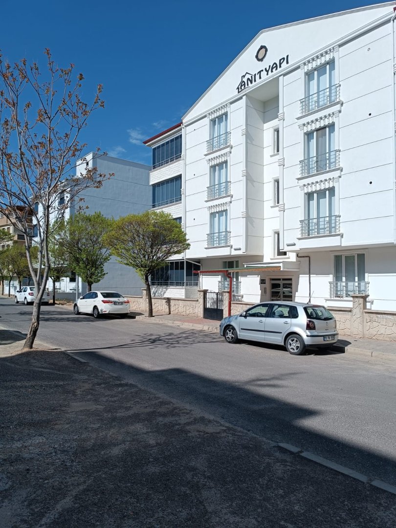 MERKEZ 15 TEMMUZ MAHALLESİNDE SATILIK 4+1.