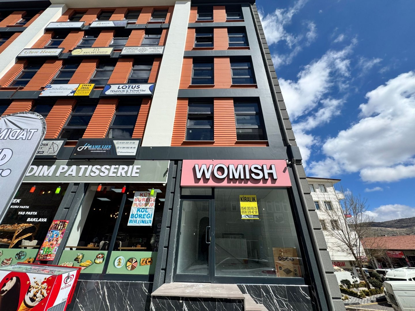 MUSTAFA PARMAKSIZ CADDESİNDE KİRALIK DÜKKAN.