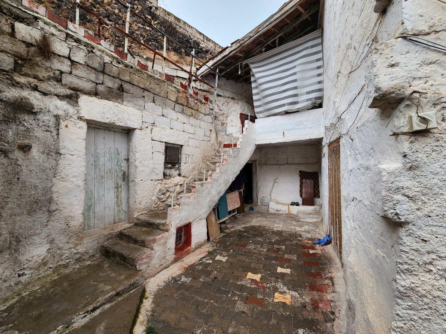 GÜLŞEHİRDE SATILIK MÜSTAKİL EV VE AVLUSU