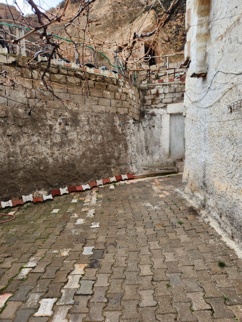 GÜLŞEHİRDE SATILIK MÜSTAKİL EV VE AVLUSU