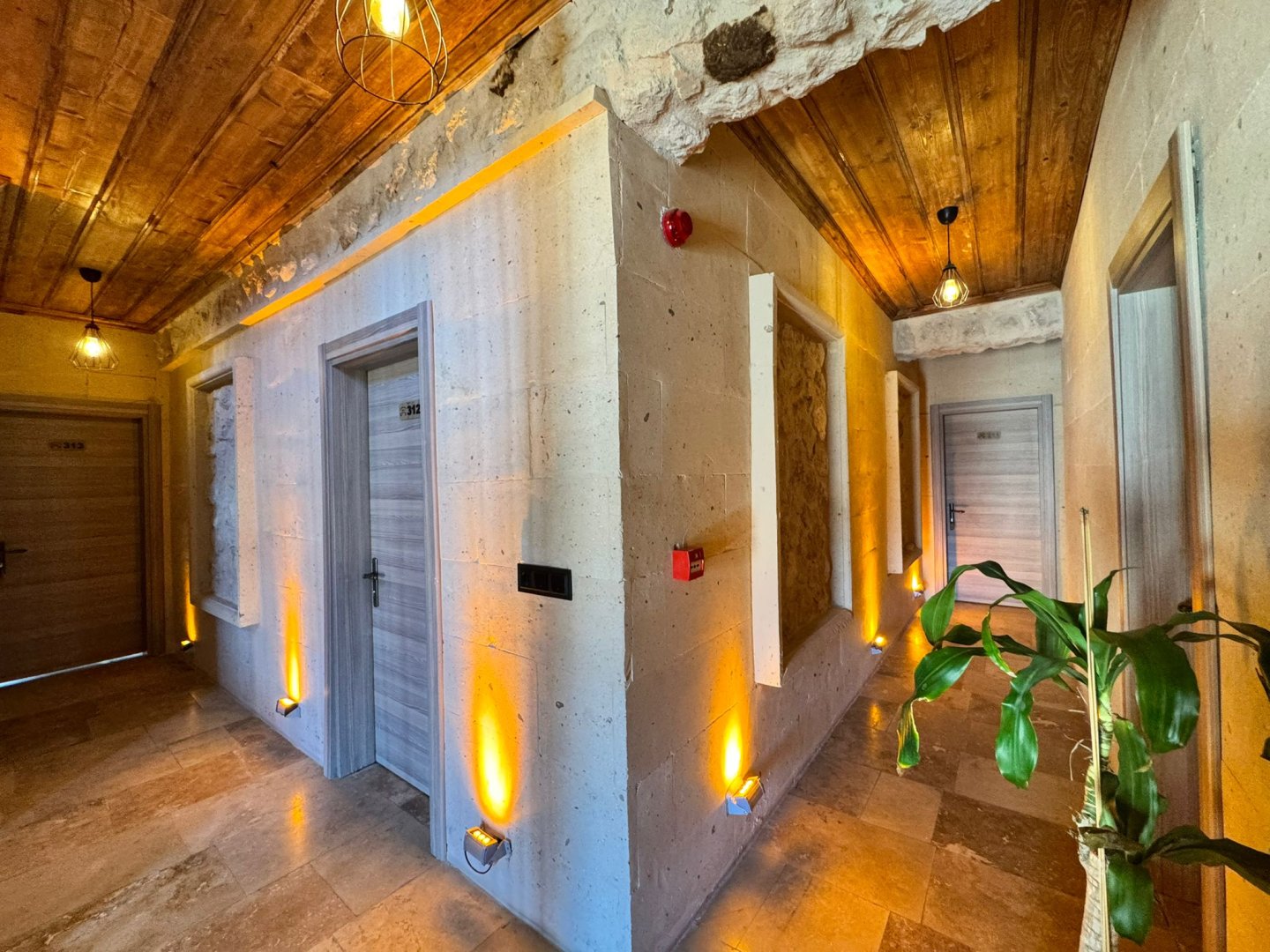 UÇHİSARDA SATILIK BUTİK OTEL.