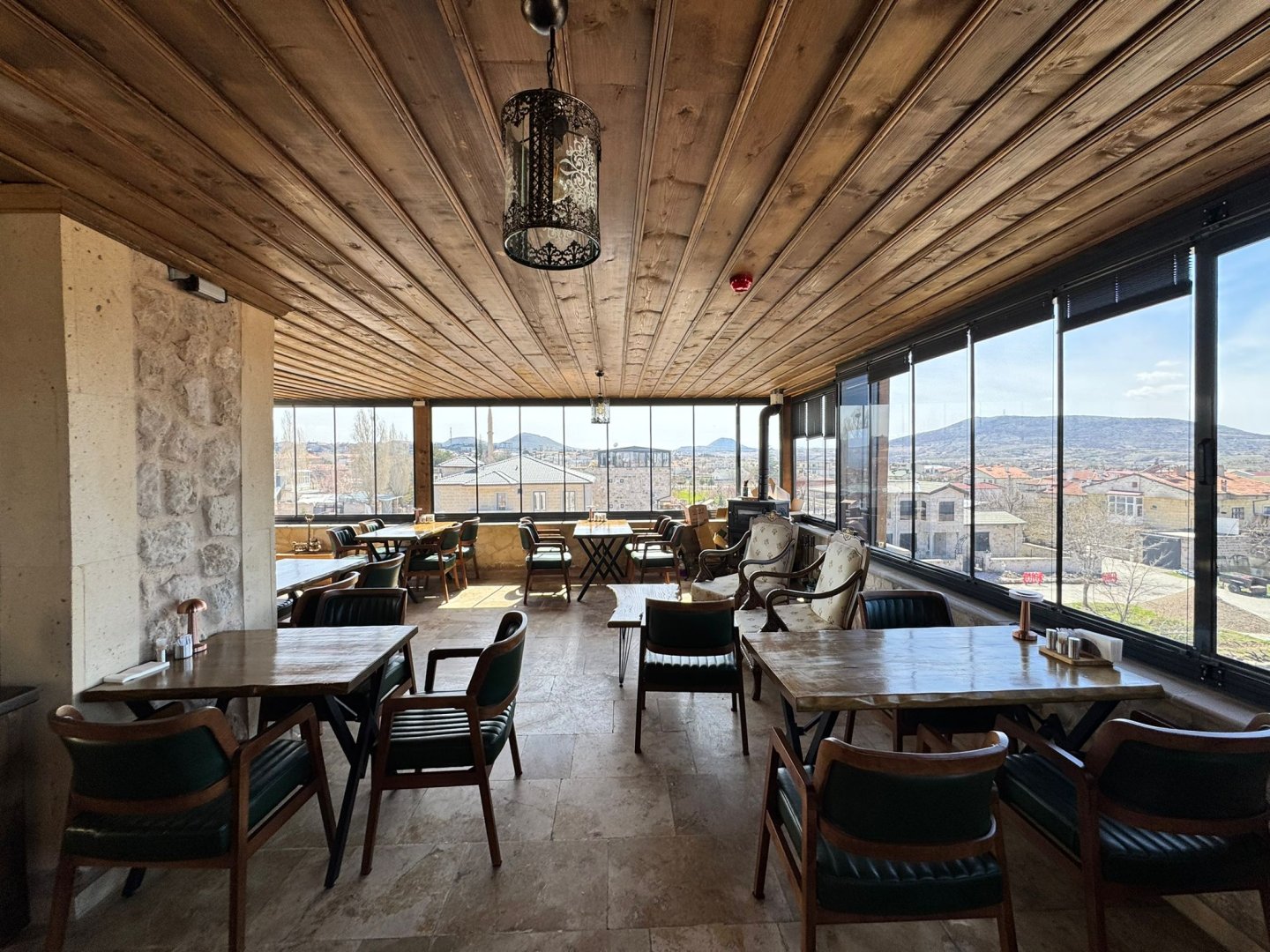 UÇHİSARDA SATILIK BUTİK OTEL.