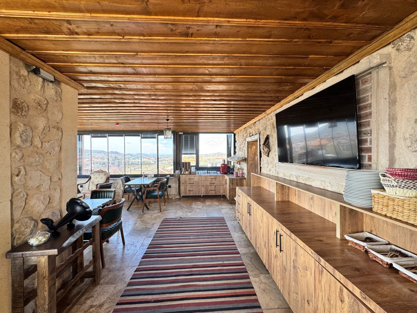 UÇHİSARDA SATILIK BUTİK OTEL.