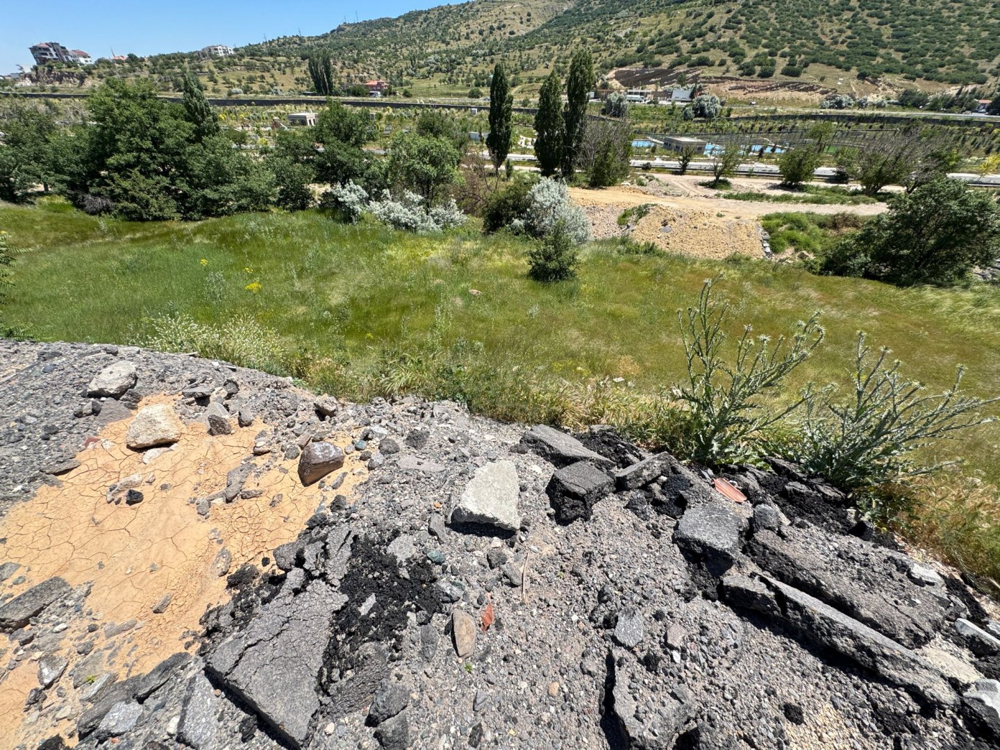 KULLİYE YANI MİLLET BAHÇESİ ÜSTÜN DE VİLLAYA UYGUN SATILIK ARSA